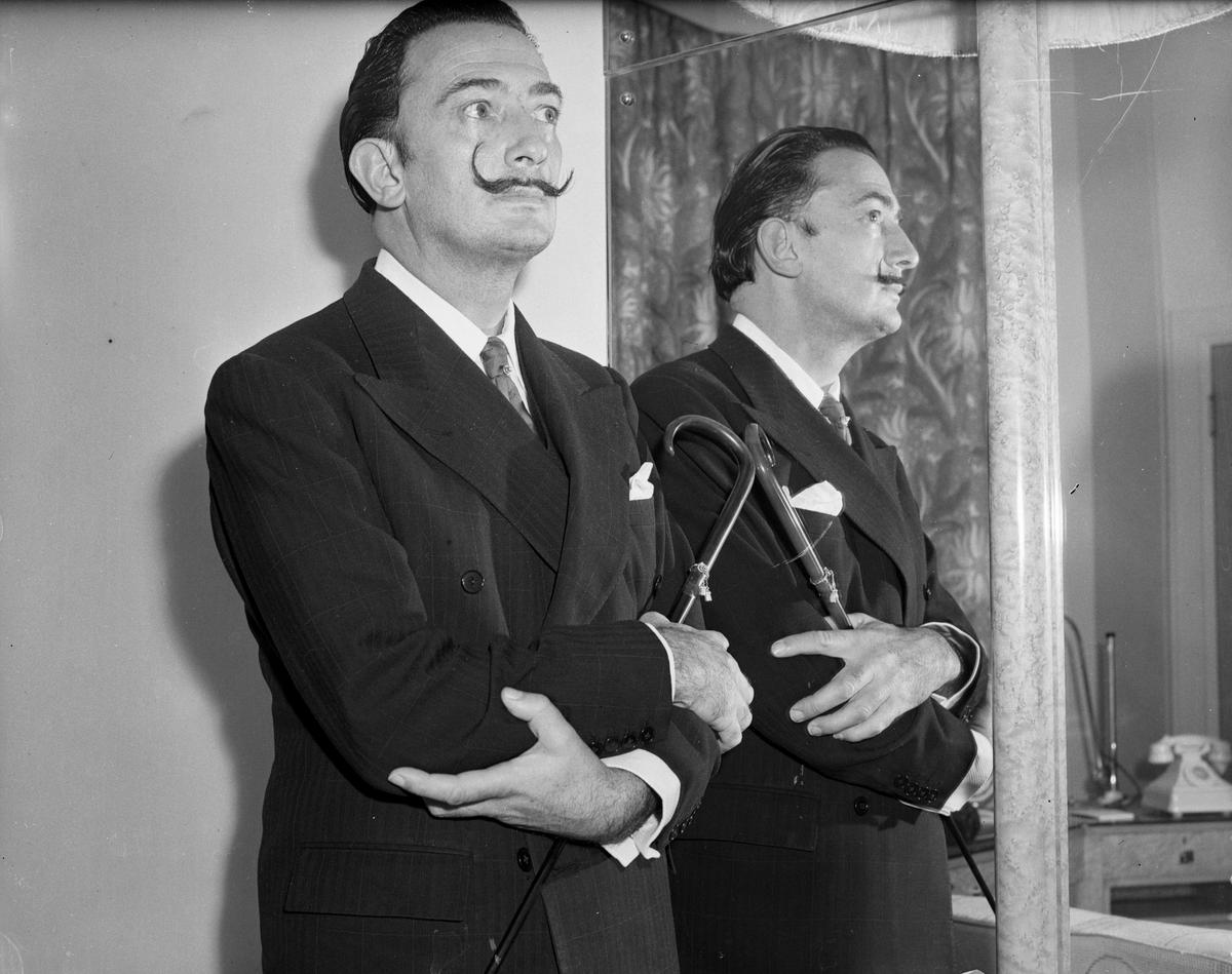 Excentricul Salvador Dali a jucat fotbal cu legendele Barcelonei. Artistul a sponsorizat o echipă întreagă printr-o semnătură
