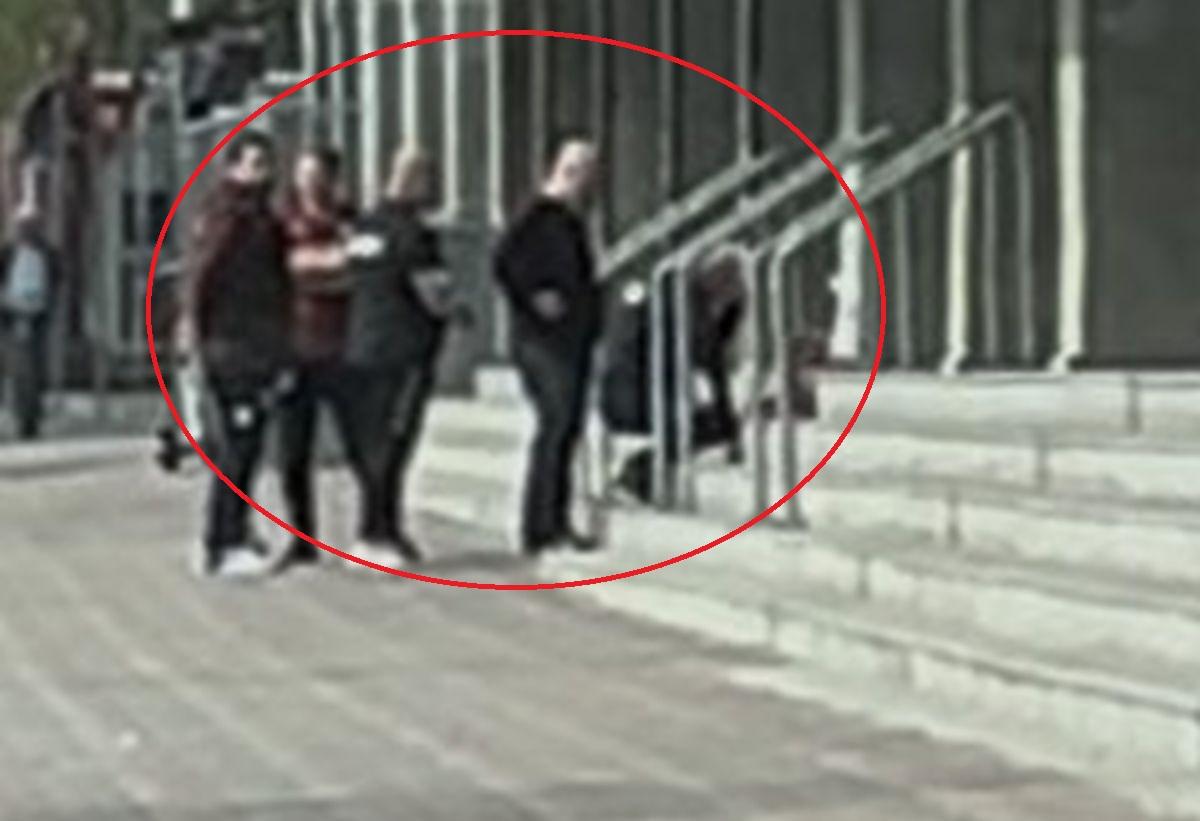 Tulburător! Marius Șumudică, dărâmat de durere în fața stadionului: s-a pus în genunchi și a plâns în hohote lângă pozele cu Boupendza