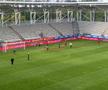 Imagini neconvenționale! Probleme grave la stadionul de 37 de milioane: meci întrerupt două ore » Aici va juca Dinamo în play-off