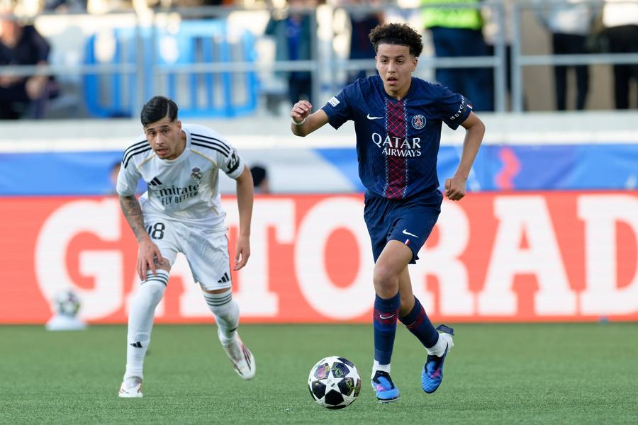 Aymen Assab, în duel cu Real Madrid // FOTO Imago Images Alarmă la PSG! Perlele academiei pot pleca pe bandă rulantă după eșecul din Youth League