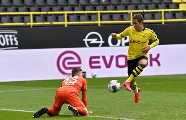 6 concluzii după revenirea fotbalului din Bundesliga » Principalele minusuri + efectul regulilor speciale