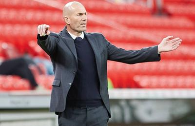 Nici titlul nu-l mai ține pe Zidane la Real Madrid! Un club uriaș așteaptă răspunsul francezului