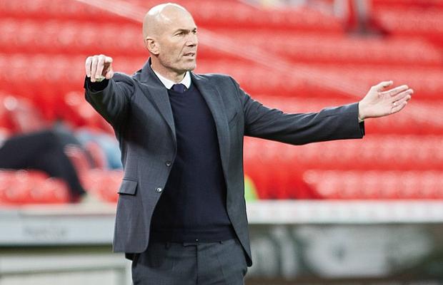 Nici titlul nu-l mai ține pe Zidane la Real Madrid! Un club uriaș așteaptă răspunsul francezului