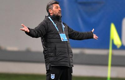 Atac nemilos la Marinos Ouzounidis: „Mangia și Bergodi, 10 clase peste el. A făcut Craiova și mai mică!”