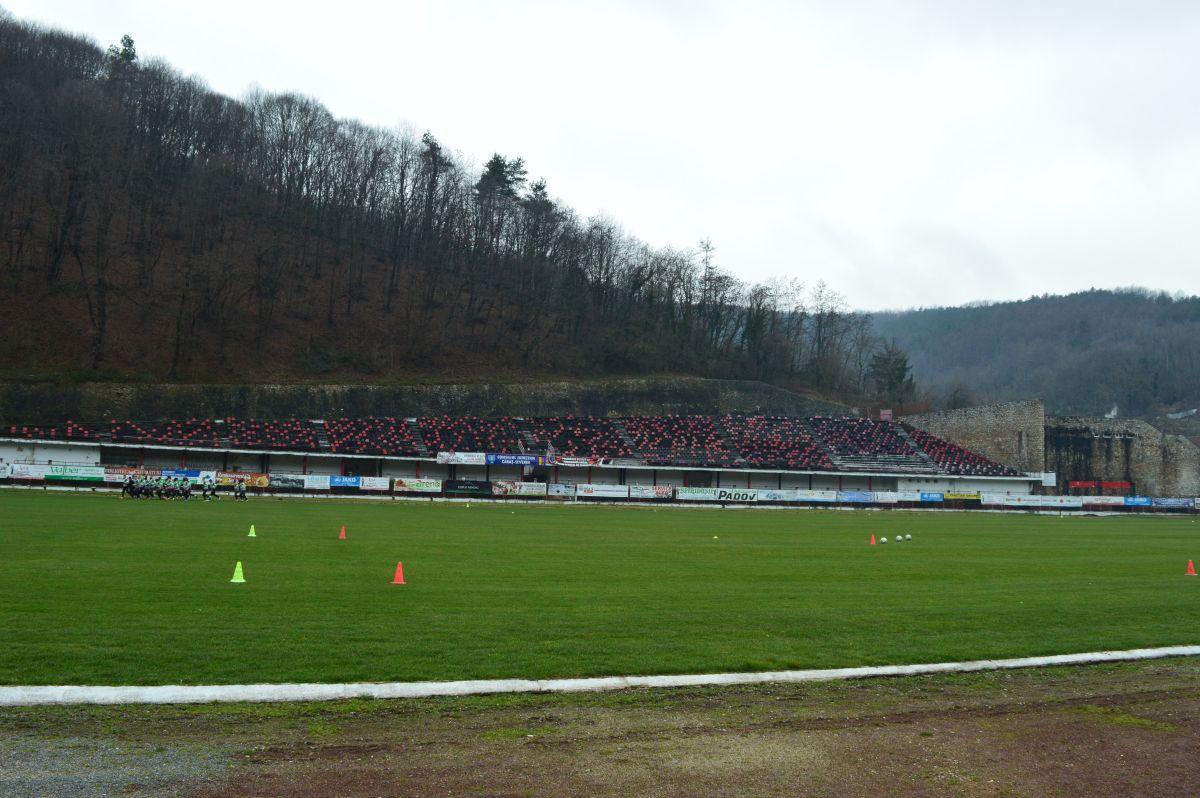 Plânge Valea Domanului » Stadionul „Mircea Chivu”, din Reșița, vechi de aproape un secol, își trăiește în uitare ultimii ani
