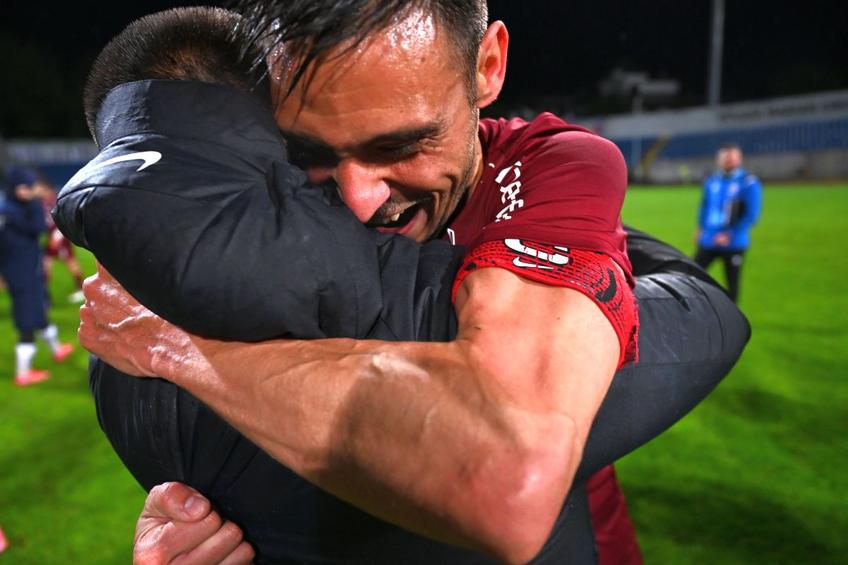CFR Cluj a cucerit al 4-lea titlu consecutiv în Liga 1, după victoria cu FC Botoșani, scor 1-0. Mario Camora (34 de ani), „căpitanul” campioanei, a avut un mesaj pentru contestatari.
