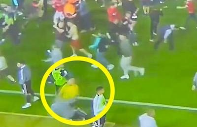Scene șocante în Anglia. Jucător lovit cu capul de un fan: „Nu voi lăsa un gunoi să strice totul”