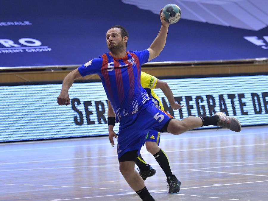 Andrei Mihalcea, în timpul unei partide de campionat / FOTO sportpictures Căzut inert după o lovitură de K1, Mihalcea e acum în afara pericolului: „Șansa lui a fost sângerarea puternică pe gură, nas și ureche, altfel putea suferi un atac cerebral”