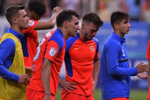 Jucătorii FCSB-ului la finalul meciului cu FC Voluntari
Foto: Imago