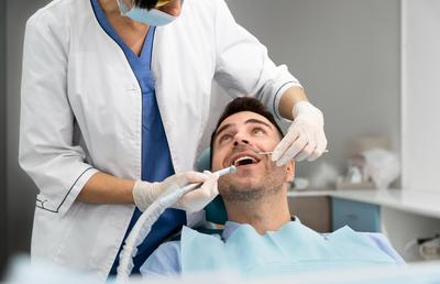 Ce impact are consumul de tutun asupra tratamentelor dentare de implantologie