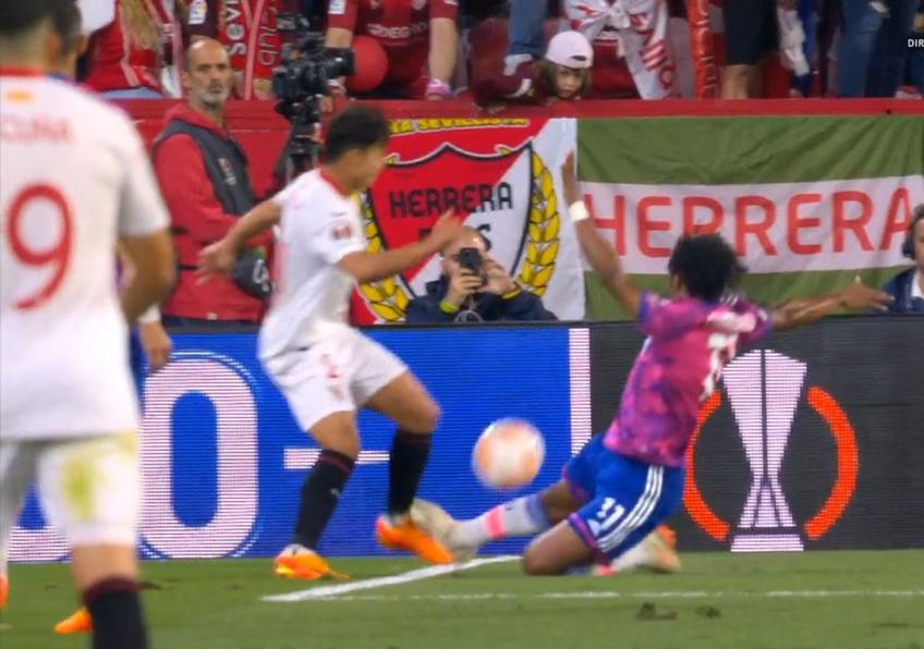 FC Sevilla consideră că ar fi trebuit să primească un penalty în prelungirile primei reprize din disputa Juventus, manșa decisivă a semifinalei Europa League. În tur, cele două au remizat 1-1.