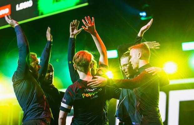 Jucătorul român de esports W33ha, vicecampion mondial și căpitanul reprezentativei de Dota 2 a României, vine la  East European Comic Con
