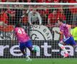Decizie bizară în Sevilla - Juventus » VAR-ul a ratat un fault evident: „Dacă nu s-a schimbat regulamentul, trebuia penalty”