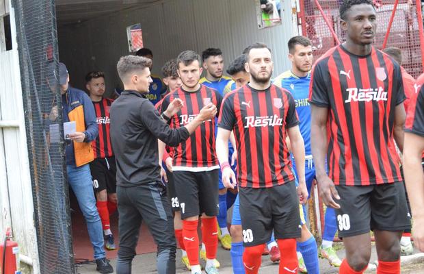 Se naște o nouă forță în fotbalul românesc? Sponsorul principal care a plecat de la Petrolul este în discuții avansate cu alt club