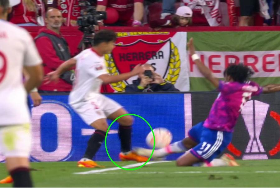 Decizie bizară în Sevilla - Juventus » VAR-ul a ratat un fault evident: „Dacă nu s-a schimbat regulamentul, trebuia penalty”