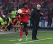 Decizie bizară în Sevilla - Juventus » VAR-ul a ratat un fault evident: „Dacă nu s-a schimbat regulamentul, trebuia penalty”