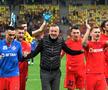 Mihai Stoica alături de jucătorii de la FCSB. FOTO Imago