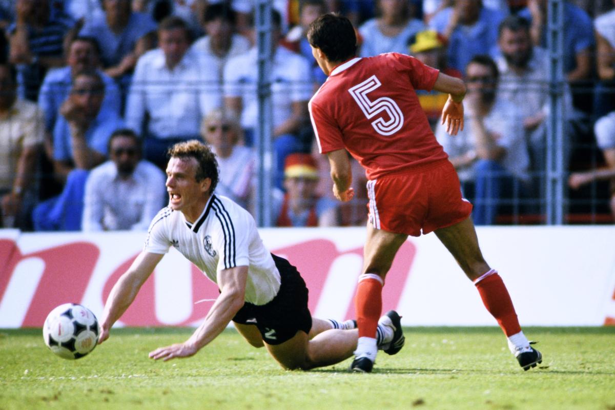 Povestea României la primul Euro, din 1984: am lăsat Italia acasă! » Fără niciun stelist, cu cel mai tânăr selecţioner pe bancă şi debutul lui Hagi la un turneu final la doar 19 ani