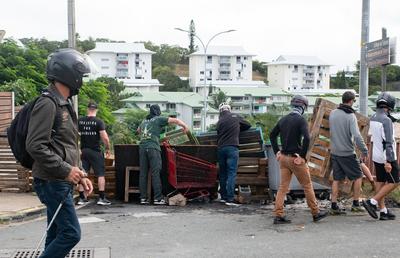 Proteste fără precedent în Noua Caledonie! Ştafeta torţei olimpice a fost anulată
