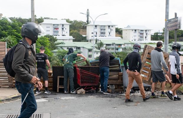 Proteste fără precedent în Noua Caledonie! Ştafeta torţei olimpice a fost anulată