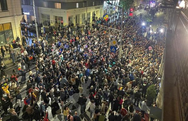 O scandare celebră de pe stadion s-a auzit în București, după ce Nicușor Dan l-a învins pe George Simion la alegerile prezidențiale