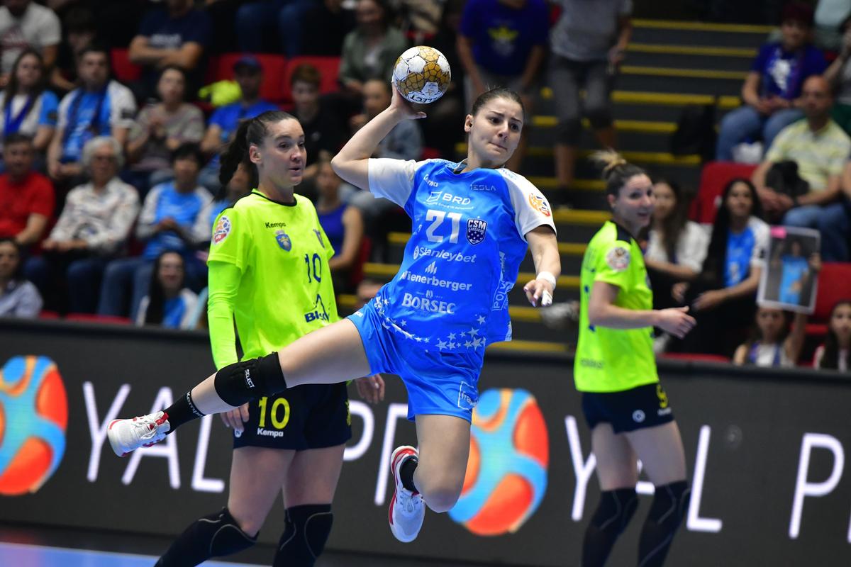 „Thank you, Cristina!” » Neagu și-a încheiat oficial uriașa carieră! Cea mai mare handbalistă a României, omagiată de mii de fani