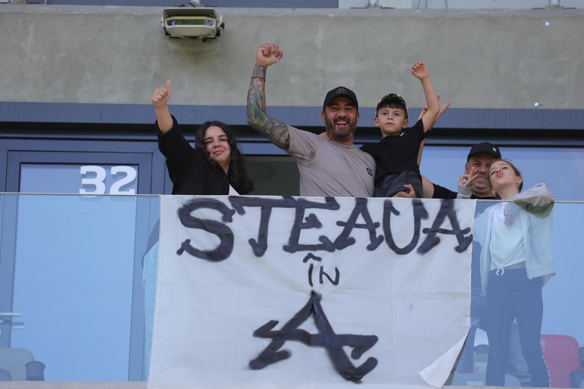 „Aici e Steaua!” » 3 detalii din Ghencea, de la Steaua - CSM Reșița: ce făcea Victor Pițurcă în lojă și cum arată la 69 de ani + mesajele ostile ale ultrașilor