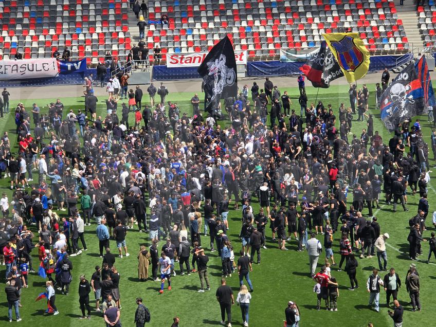 Scenele de la finalul partidei Steaua - Reșița, scor 0-2 / Foto: GSP