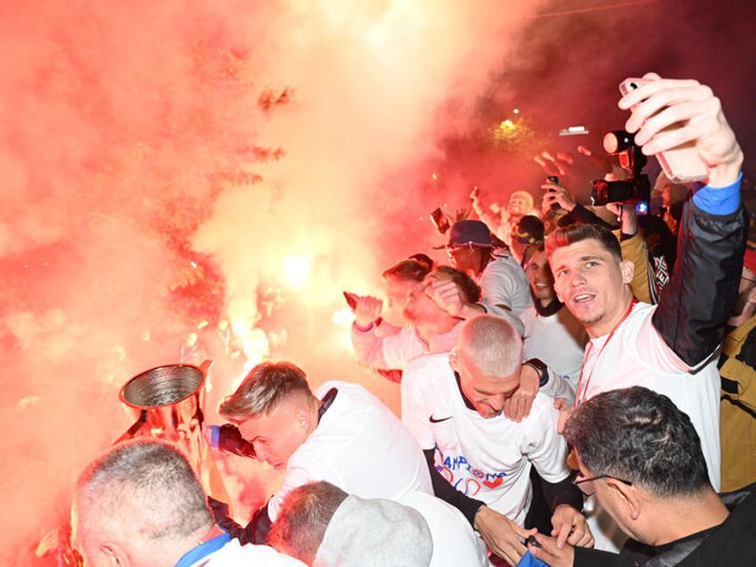 FCSB a sărbătorit câștigarea titlului de campioană. Foto: Răzvan Păsărică (sportpictures.eu)