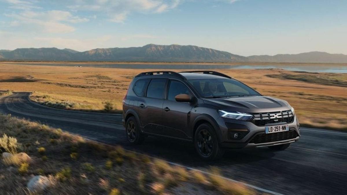 Noua mașină Dacia a fost „prezentată”: imaginile au scăpat pe net » Va fi mai ieftină decât rivalele Kia și Suzuki