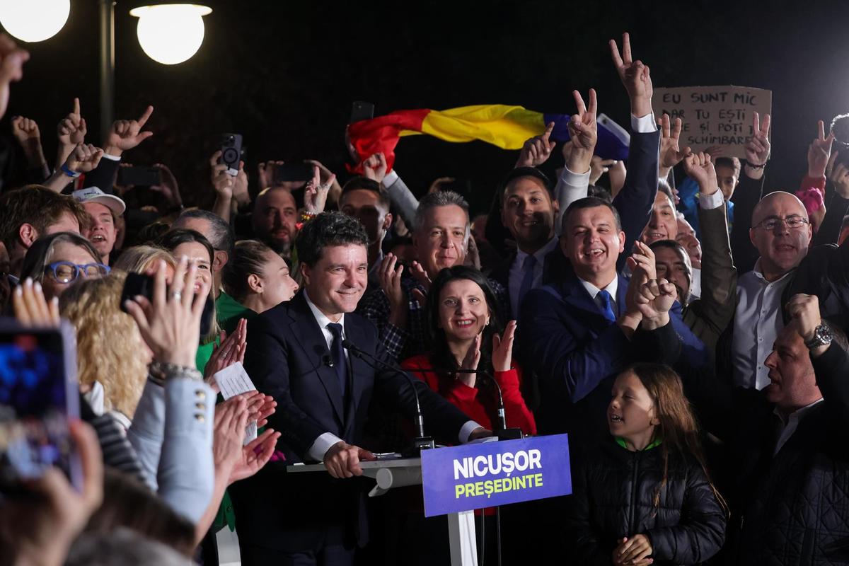 Primele imagini cu Nicușor Dan și George Simion, după apariția exit-poll-urilor