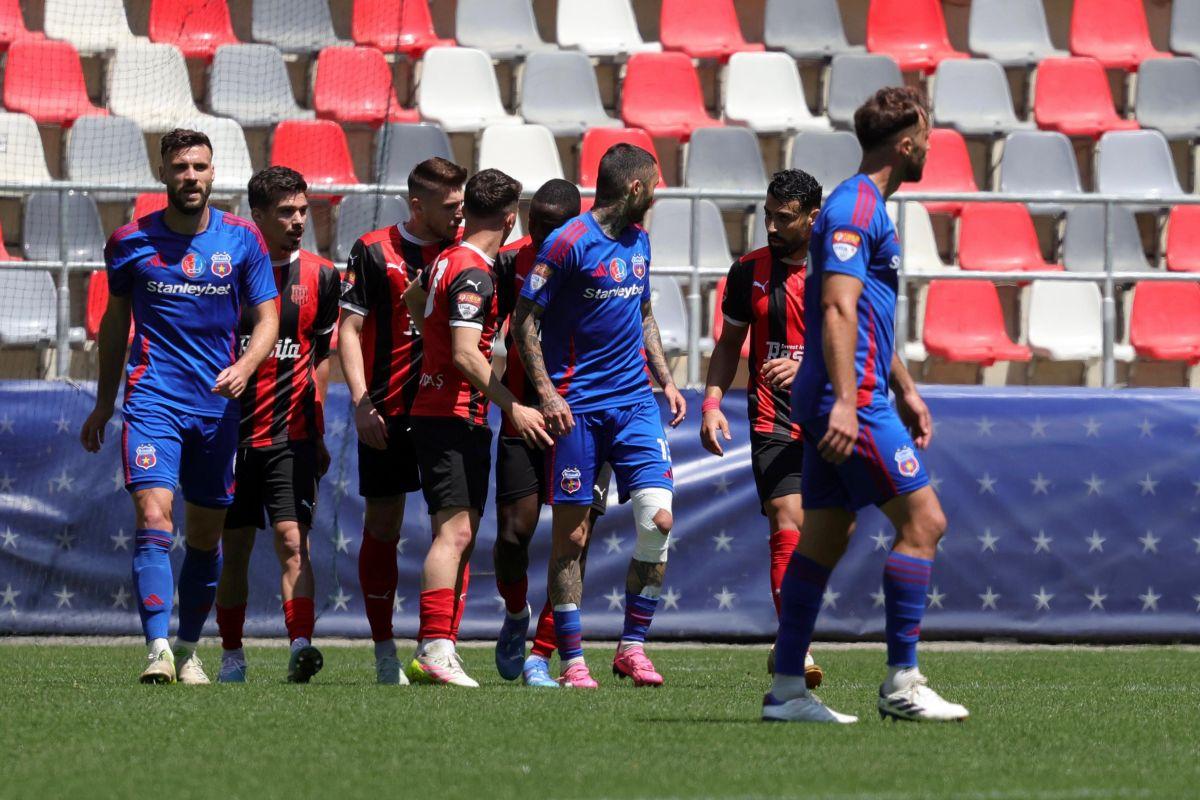 „Aici e Steaua!” » 3 detalii din Ghencea, de la Steaua - CSM Reșița: ce făcea Victor Pițurcă în lojă și cum arată la 69 de ani + mesajele ostile ale ultrașilor