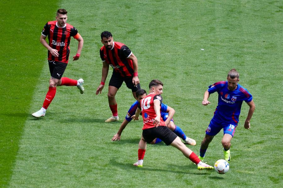 CSM Reșița e una dintre echipele care va avea de parcurs distanțe serioase de-a lungul sezonului din L2 / FOTO: Ionuț Iordache (Gazeta Sporturilor) Mircea Sandu vede o criză la națională: „Edi a plecat stresat, Lucescu o are grea, Târnovanu a luat-o razna!” + Propune o schimbare MAJORĂ