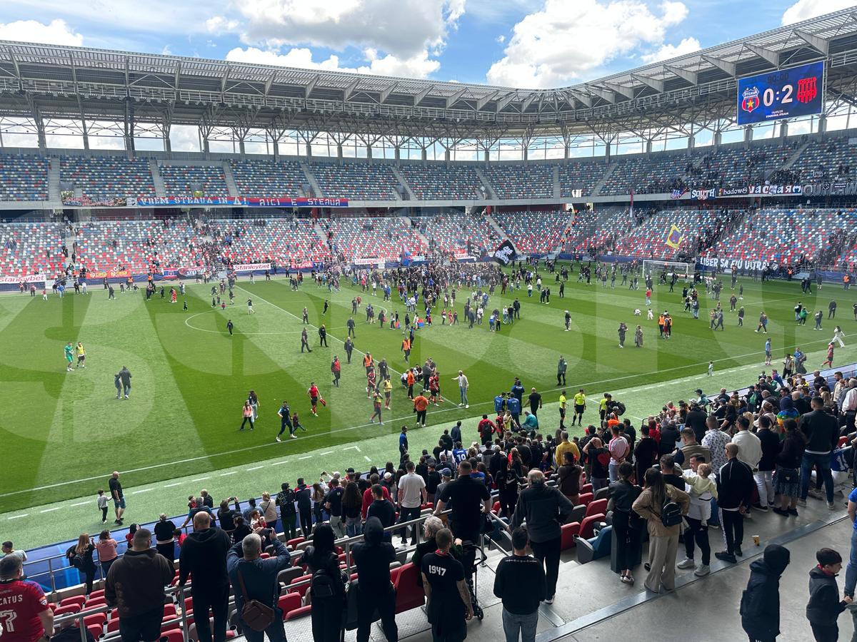 Bătaie Steaua - CSM Reșița! Fanii au sărit în teren după fluierul final
