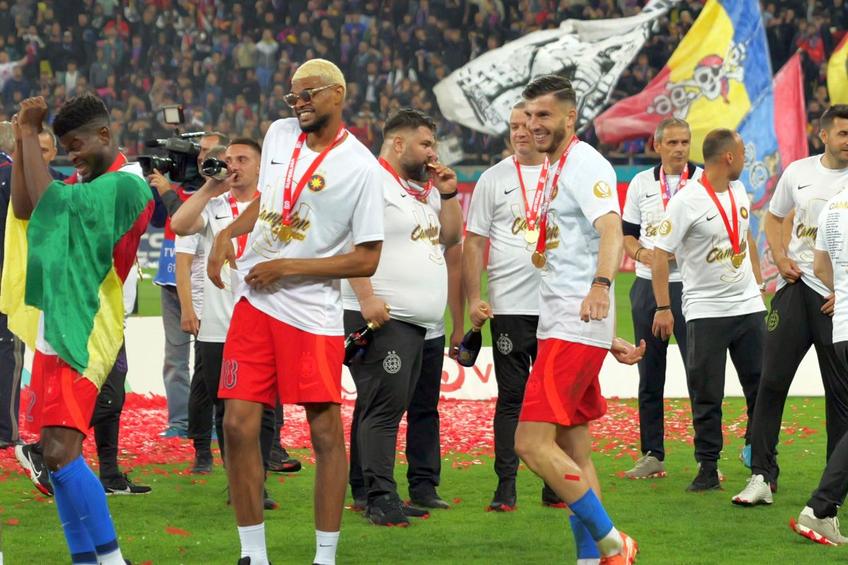 Mihai Popescu (dreapta) e campion cu FCSB