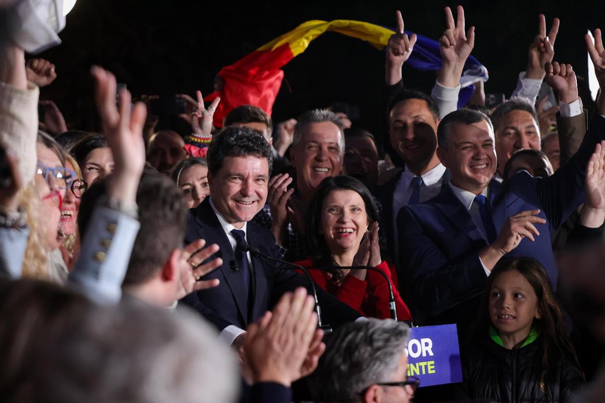 Primele imagini cu Nicușor Dan și George Simion, după apariția exit-poll-urilor