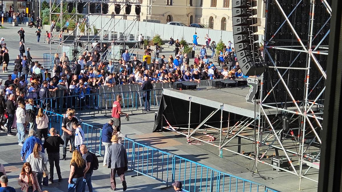 Piața „Mihai Viteazul” din Craiova, pregătită pentru sărbătoarea de titlu