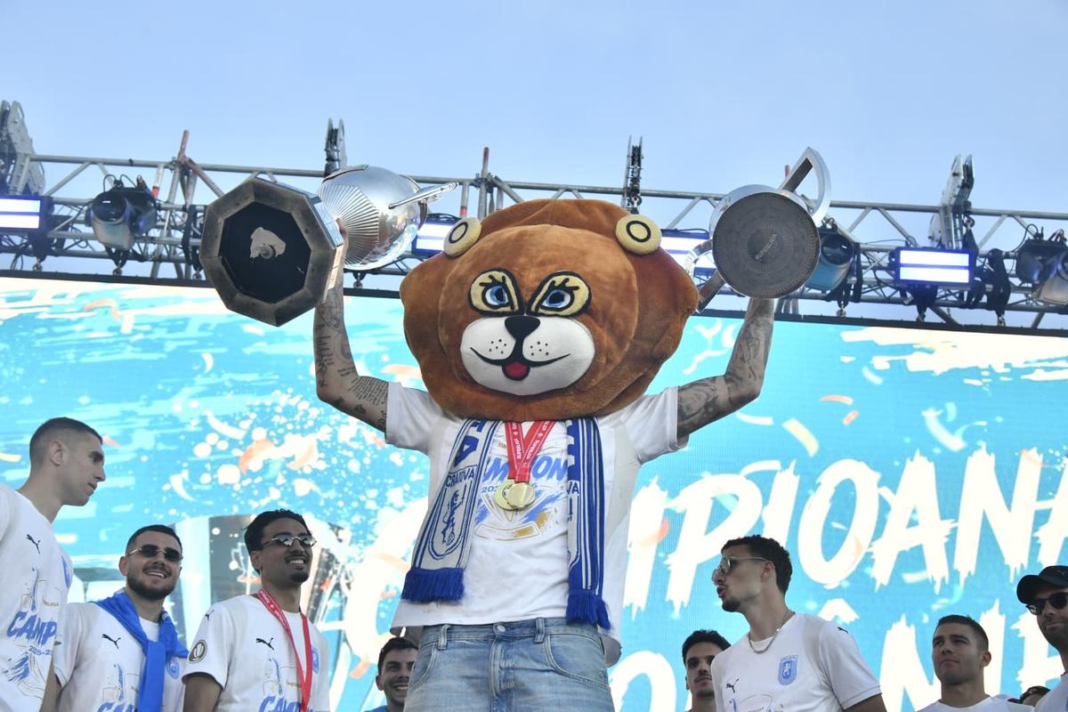 Sărbătoare de titlu în piața „Mihai Viteazul”, din Craiova