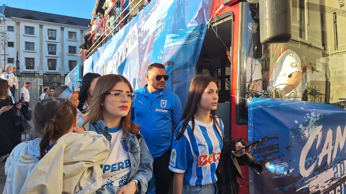 Sărbătoare de titlu în piața „Mihai Viteazul”, din Craiova