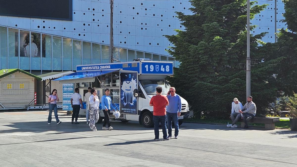 Piața „Mihai Viteazul” din Craiova, pregătită pentru sărbătoarea de titlu