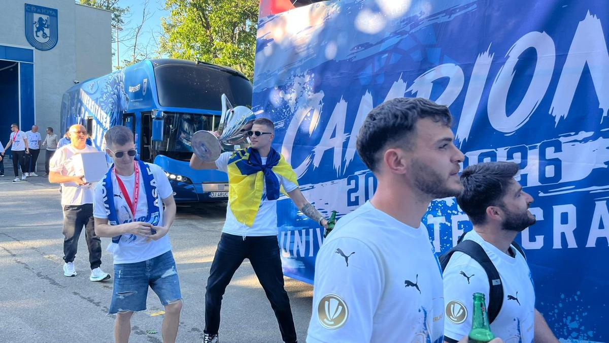 Piața „Mihai Viteazul” din Craiova, pregătită pentru sărbătoarea de titlu