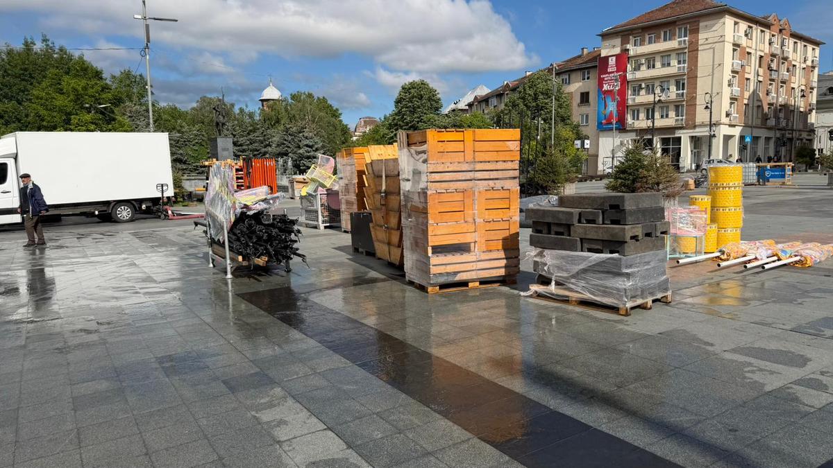 Piața „Mihai Viteazul” din Craiova, pregătită pentru sărbătoarea de titlu