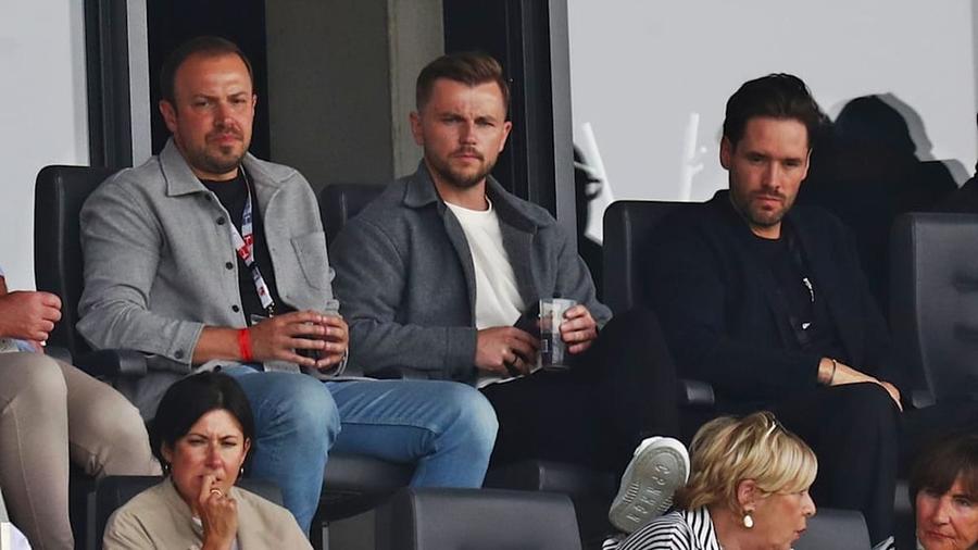 Președintele lui Elversberg, Dominik Holzer (foto, stânga) Satul cu 4 supermarket-uri ia cu asalt Bundesliga: n-are gară, dar se laudă cu 3 brutării! Acolo a jucat românul Cătălin Răcănel