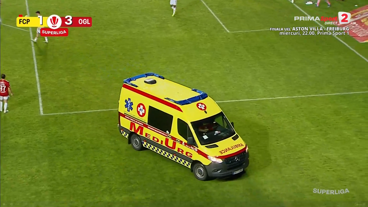 Imagini îngrozitoare în Petrolul - Oțelul » Marcatorul, transportat cu ambulanța la spital