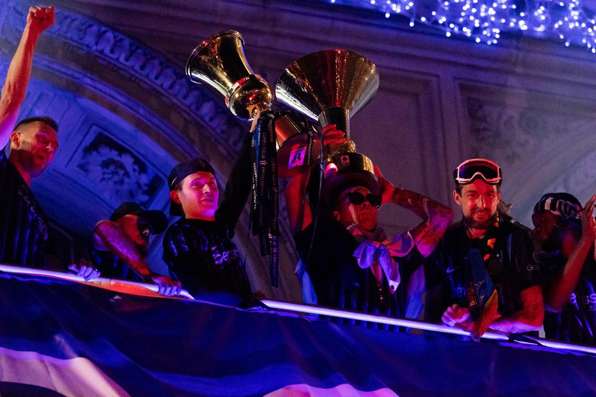 Interul lui Cristi Chivu a scos 400.000 de oameni în stradă: imagini din Piața Domului