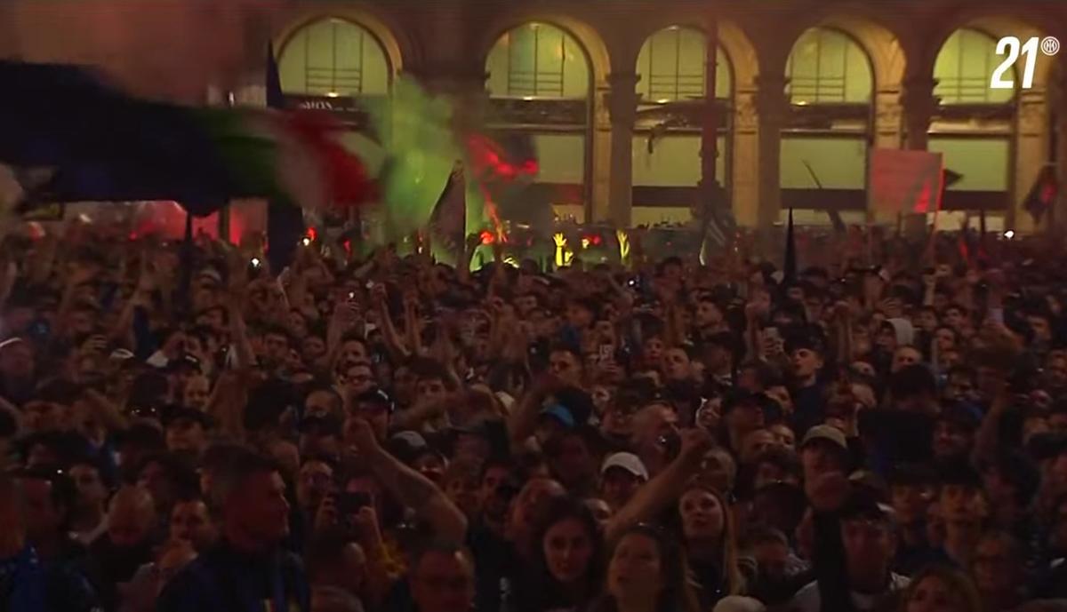 Interul lui Cristi Chivu a scos 400.000 de oameni în stradă: imagini din Piața Domului