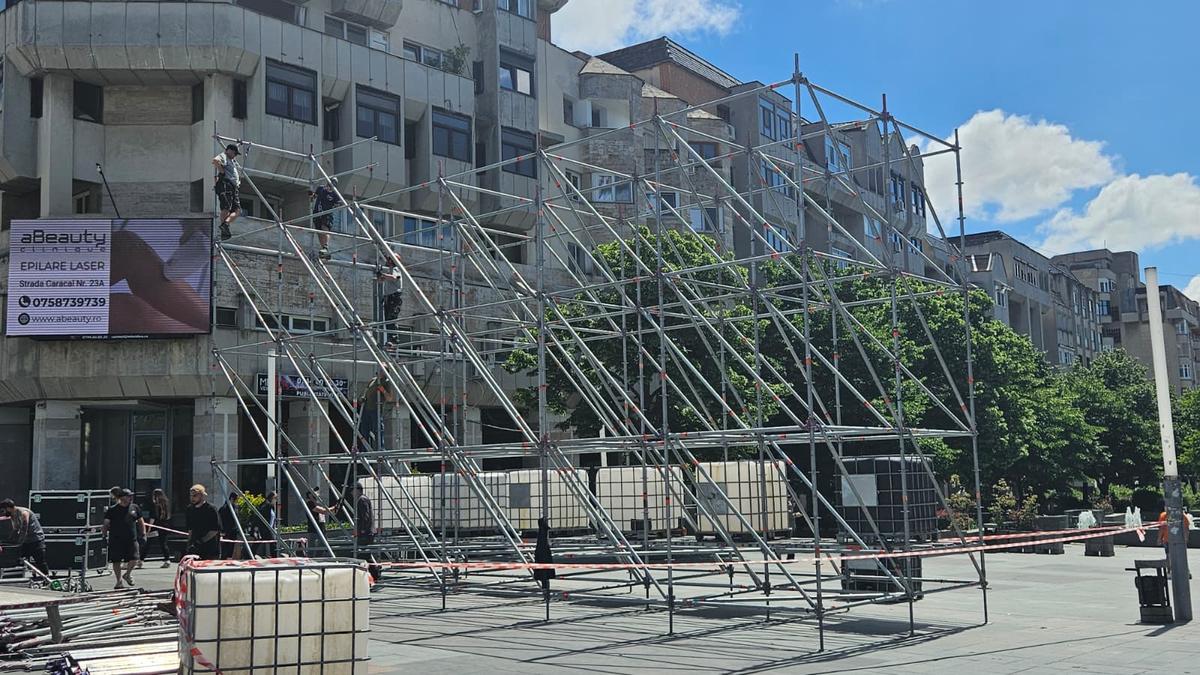 Piața „Mihai Viteazul” din Craiova, pregătită pentru sărbătoarea de titlu