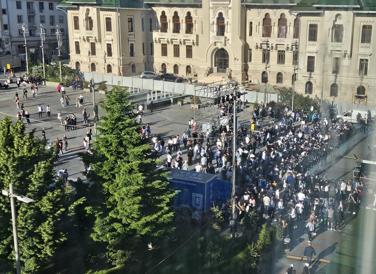 Piața „Mihai Viteazul” din Craiova, pregătită pentru sărbătoarea de titlu