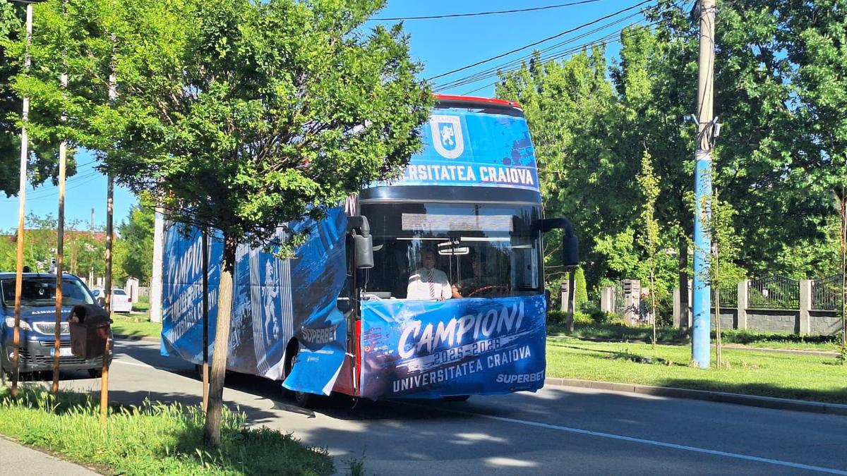 Piața „Mihai Viteazul” din Craiova, pregătită pentru sărbătoarea de titlu