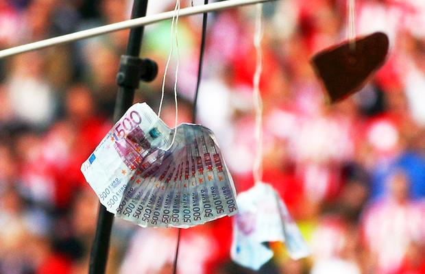 „Nu blocați banii în imobiliare!” » Sfaturile unui analist financiar pentru fotbaliștii care nu știu ce să facă cu banii
